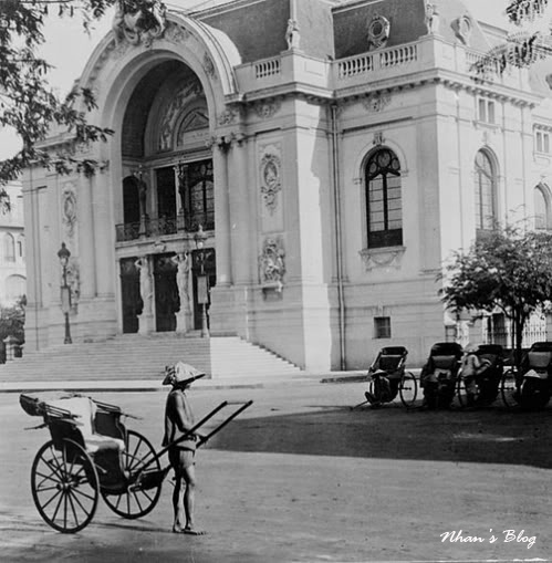 Sài Gòn xưa – Bến xe xích lô bên hông nhà hát lớn