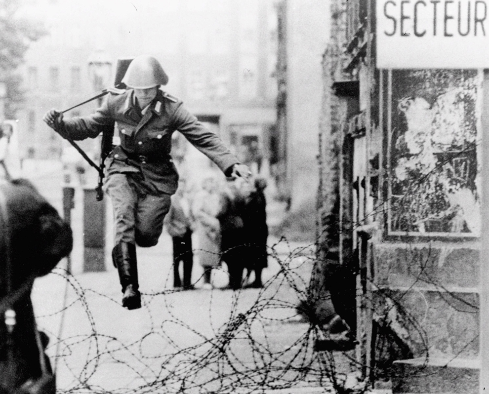 Những hình ảnh lịch sử về bức tường Berlin
