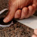 Người yêu cầu công chứng không biết chữ
